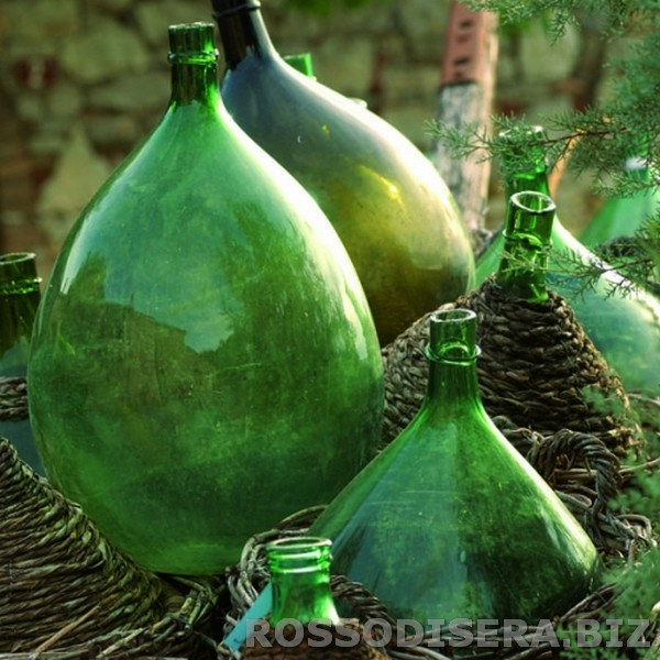 Glass flasks rental in Milan Italy